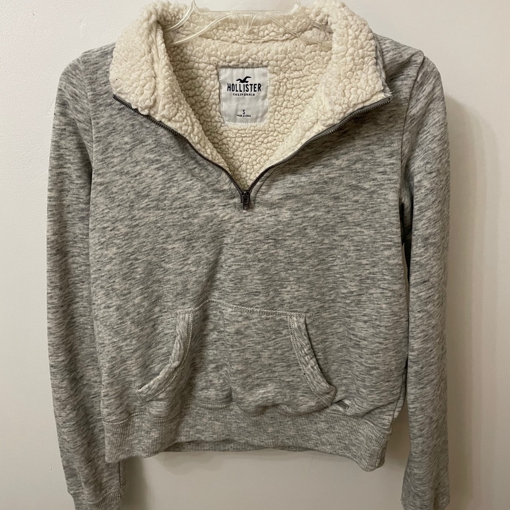 🌼2 for $20🌼 Hollister Sherpa Pullover
